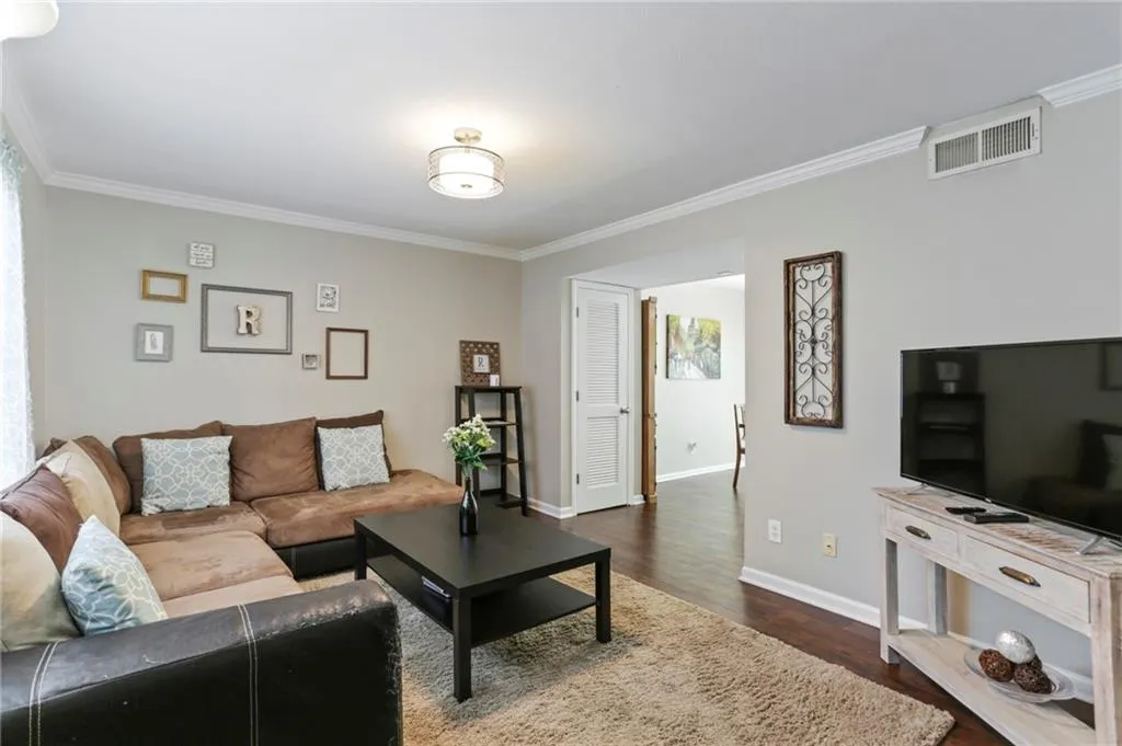 6940 Roswell Road Unit 17a, Atlanta, Georgia 30328, 2 Bedrooms Bedrooms, ,1 BathroomBathrooms,Residential,Sold,6940 Roswell Road Unit 17a,6715809