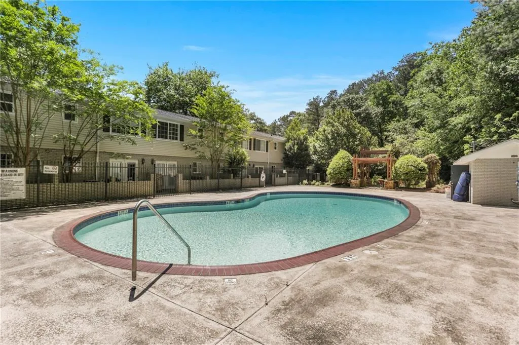 6940 Roswell Road Unit 17a, Atlanta, Georgia 30328, 2 Bedrooms Bedrooms, ,1 BathroomBathrooms,Residential,Sold,6940 Roswell Road Unit 17a,6715809