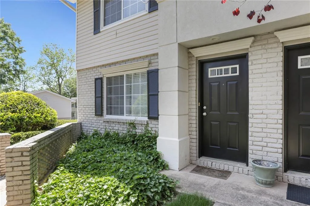 6940 Roswell Road Unit 17a, Atlanta, Georgia 30328, 2 Bedrooms Bedrooms, ,1 BathroomBathrooms,Residential,Sold,6940 Roswell Road Unit 17a,6715809