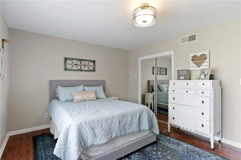 6940 Roswell Road Unit 17a, Atlanta, Georgia 30328, 2 Bedrooms Bedrooms, ,1 BathroomBathrooms,Residential,Sold,6940 Roswell Road Unit 17a,6715809