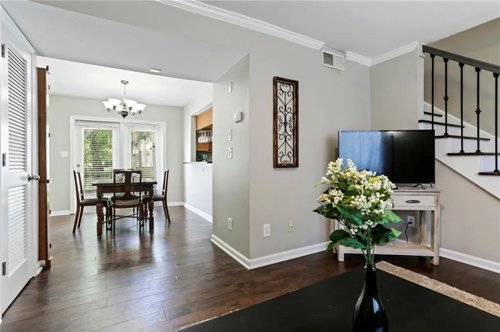 6940 Roswell Road Unit 17a, Atlanta, Georgia 30328, 2 Bedrooms Bedrooms, ,1 BathroomBathrooms,Residential,Sold,6940 Roswell Road Unit 17a,6715809