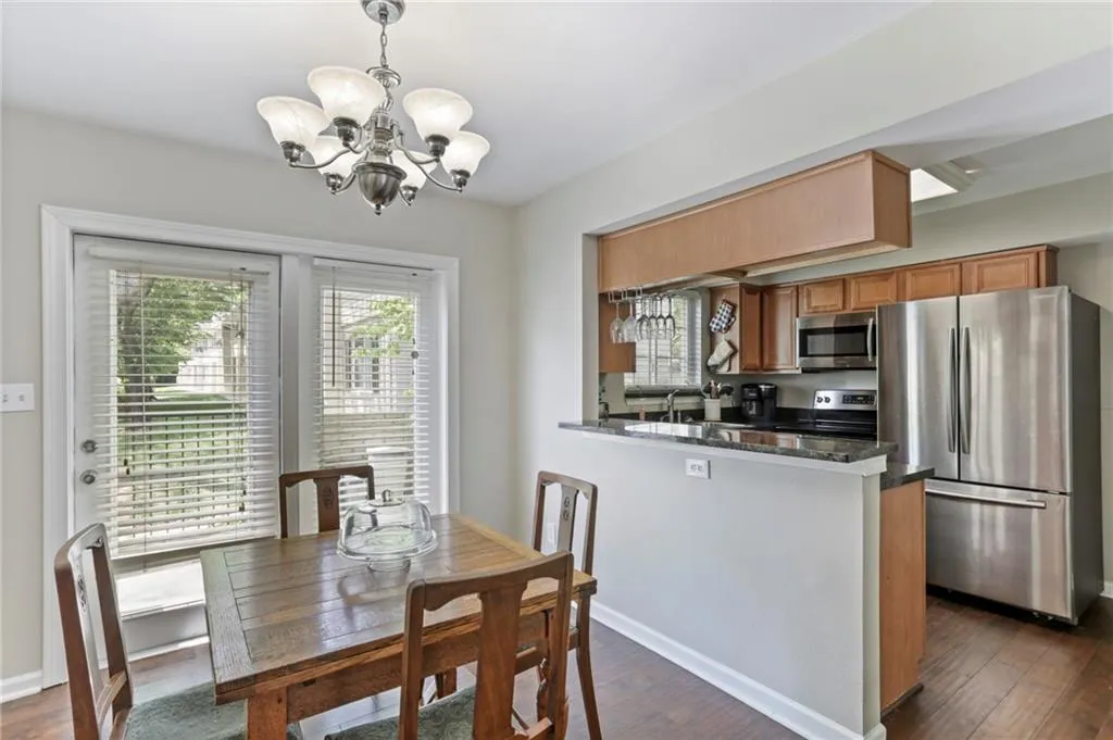 6940 Roswell Road Unit 17a, Atlanta, Georgia 30328, 2 Bedrooms Bedrooms, ,1 BathroomBathrooms,Residential,Sold,6940 Roswell Road Unit 17a,6715809