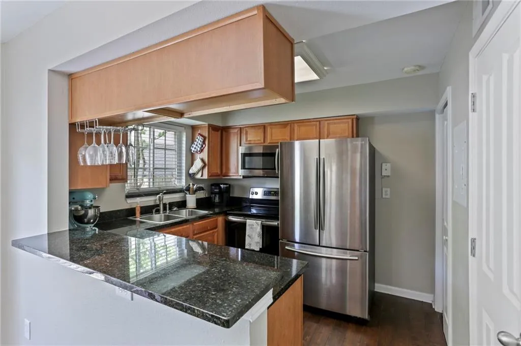 6940 Roswell Road Unit 17a, Atlanta, Georgia 30328, 2 Bedrooms Bedrooms, ,1 BathroomBathrooms,Residential,Sold,6940 Roswell Road Unit 17a,6715809