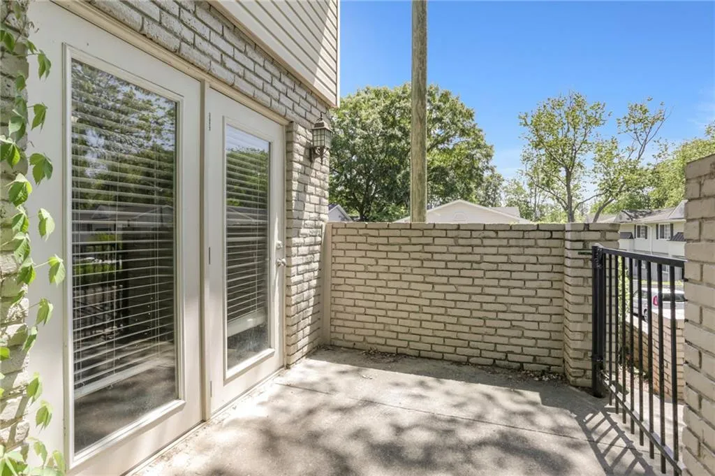 6940 Roswell Road Unit 17a, Atlanta, Georgia 30328, 2 Bedrooms Bedrooms, ,1 BathroomBathrooms,Residential,Sold,6940 Roswell Road Unit 17a,6715809