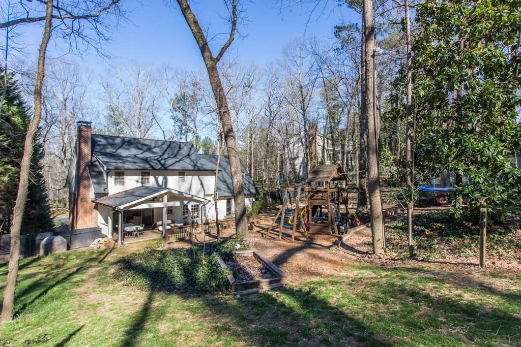 925 Lost Forest Drive, Sandy Springs, Georgia 30328, 4 Bedrooms Bedrooms, ,3 BathroomsBathrooms,Residential,Sold,925 Lost Forest Drive,5644299