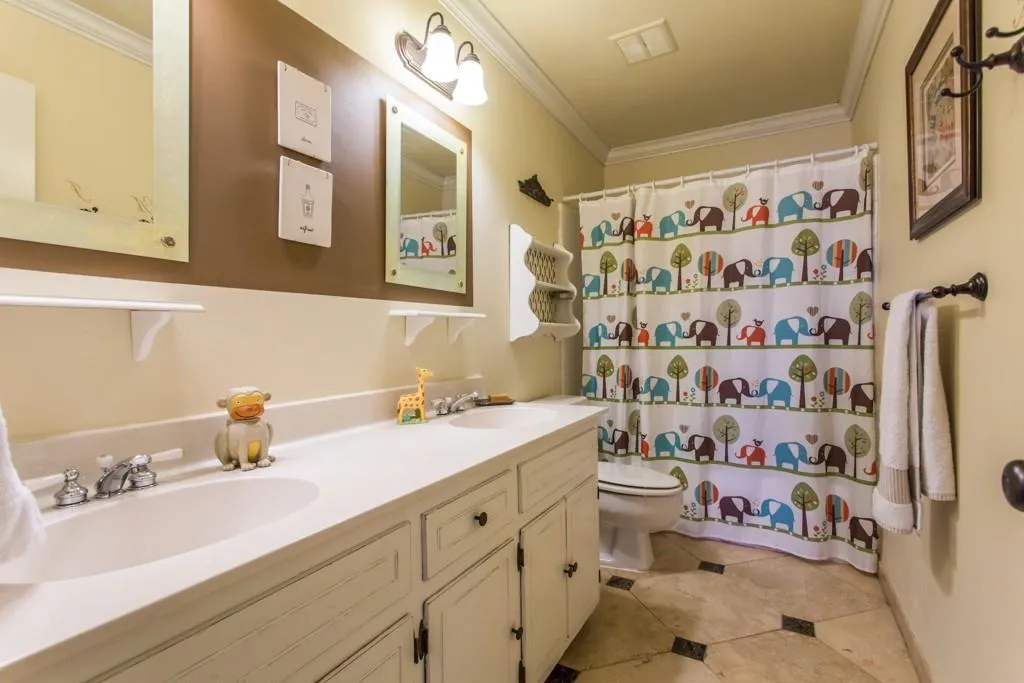 925 Lost Forest Drive, Sandy Springs, Georgia 30328, 4 Bedrooms Bedrooms, ,3 BathroomsBathrooms,Residential,Sold,925 Lost Forest Drive,5644299