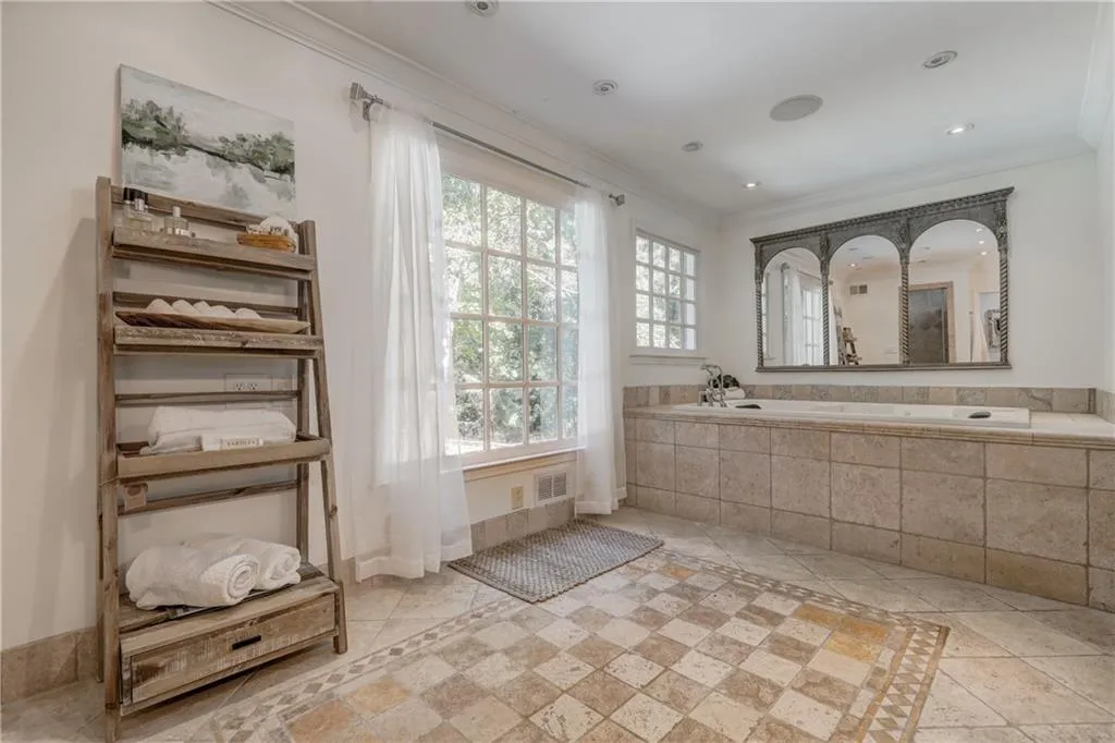 8120 Habersham Waters Road, Sandy Springs, Georgia 30350, 5 Bedrooms Bedrooms, ,4 BathroomsBathrooms,Residential,Sold,8120 Habersham Waters Road,6783662