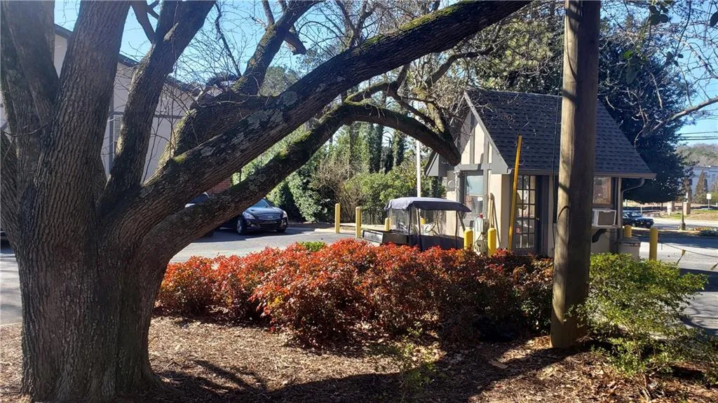 6851 Roswell Road Unit Q15, Sandy Springs, Georgia 30328, 3 Bedrooms Bedrooms, ,2 BathroomsBathrooms,Residential,Sold,6851 Roswell Road Unit Q15,6837270