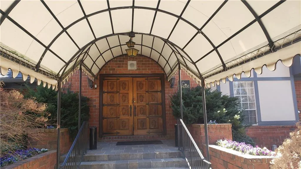 6851 Roswell Road Unit Q15, Sandy Springs, Georgia 30328, 3 Bedrooms Bedrooms, ,2 BathroomsBathrooms,Residential,Sold,6851 Roswell Road Unit Q15,6837270