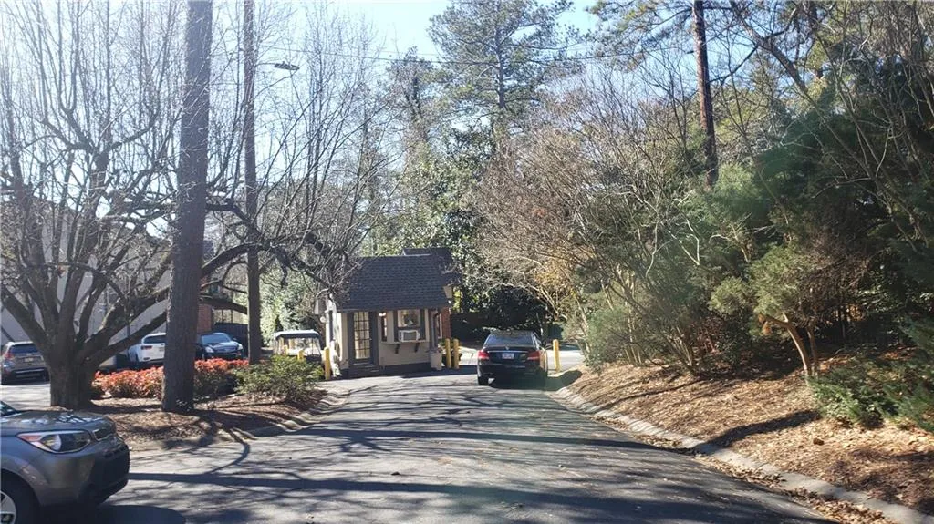 6851 Roswell Road Unit Q15, Sandy Springs, Georgia 30328, 3 Bedrooms Bedrooms, ,2 BathroomsBathrooms,Residential,Sold,6851 Roswell Road Unit Q15,6837270