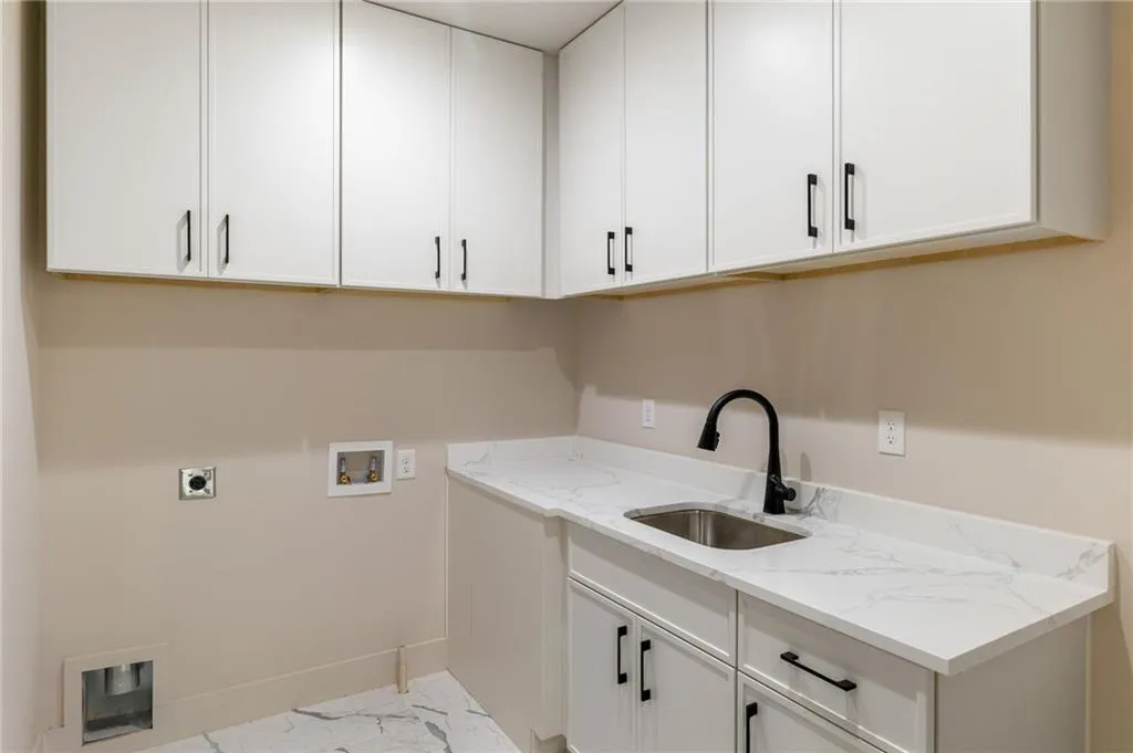 325 Amberidge Trail, Sandy Springs, Georgia 30328, 5 Bedrooms Bedrooms, ,5 BathroomsBathrooms,Residential,Sold,325 Amberidge Trail,7489172