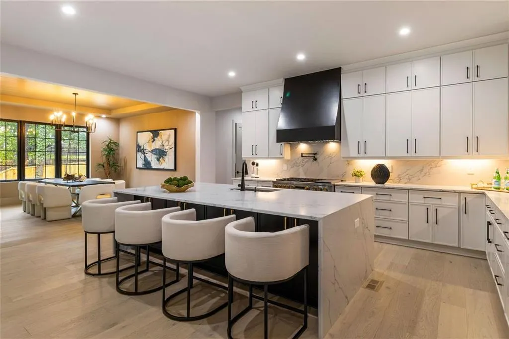 325 Amberidge Trail, Sandy Springs, Georgia 30328, 5 Bedrooms Bedrooms, ,5 BathroomsBathrooms,Residential,Sold,325 Amberidge Trail,7489172