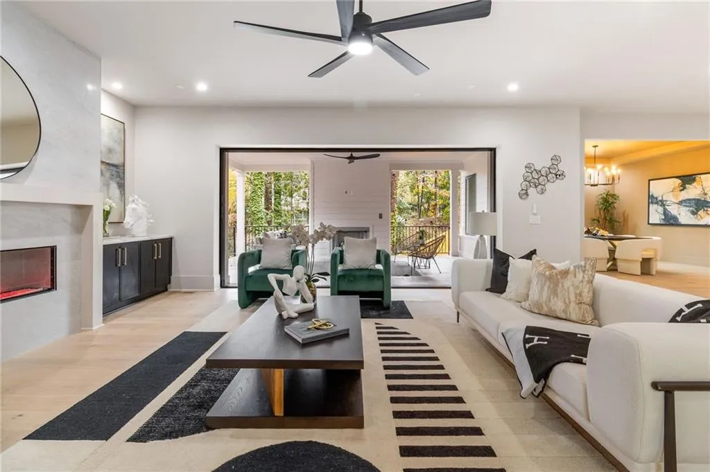 325 Amberidge Trail, Sandy Springs, Georgia 30328, 5 Bedrooms Bedrooms, ,5 BathroomsBathrooms,Residential,Sold,325 Amberidge Trail,7489172