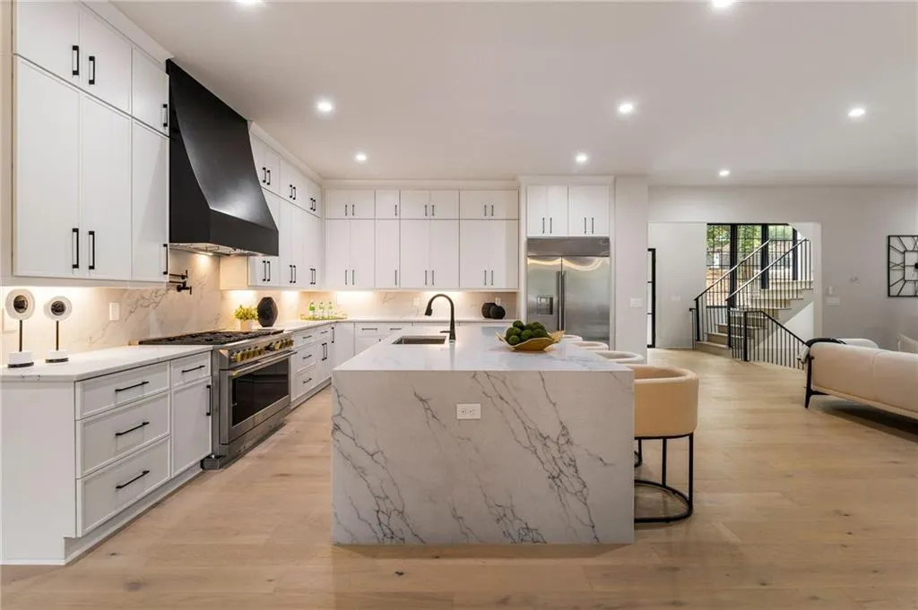 325 Amberidge Trail, Sandy Springs, Georgia 30328, 5 Bedrooms Bedrooms, ,5 BathroomsBathrooms,Residential,Sold,325 Amberidge Trail,7489172