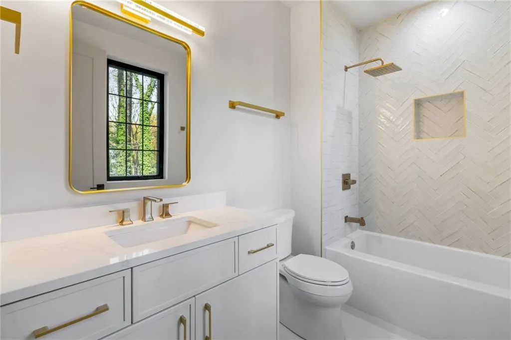 325 Amberidge Trail, Sandy Springs, Georgia 30328, 5 Bedrooms Bedrooms, ,5 BathroomsBathrooms,Residential,Sold,325 Amberidge Trail,7489172