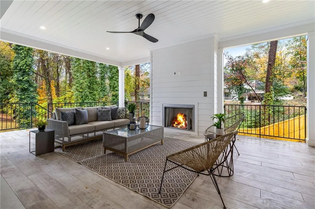 325 Amberidge Trail, Sandy Springs, Georgia 30328, 5 Bedrooms Bedrooms, ,5 BathroomsBathrooms,Residential,Sold,325 Amberidge Trail,7489172