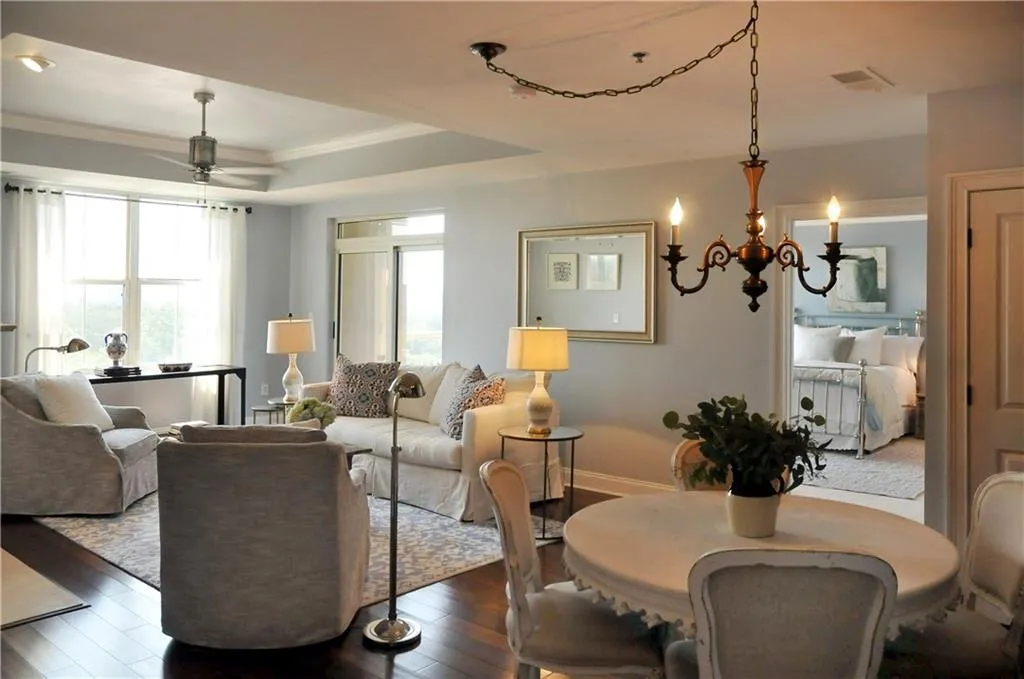 2881 Peachtree Road Unit 902, Atlanta, Georgia 30305, 2 Bedrooms Bedrooms, ,2 BathroomsBathrooms,Residential,Sold,2881 Peachtree Road Unit 902,5688323