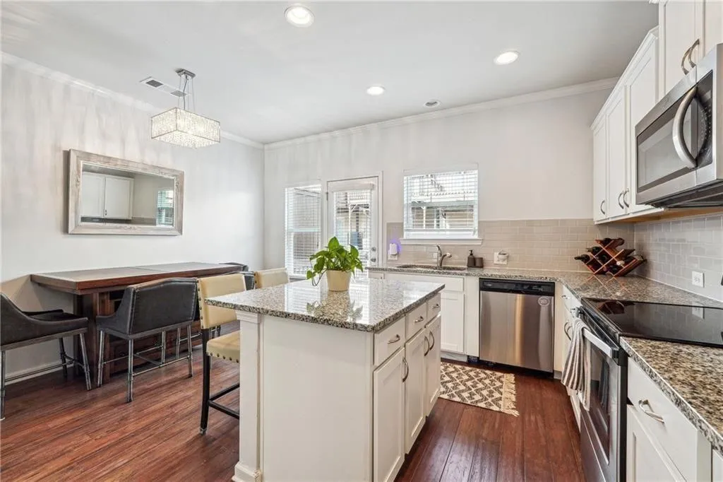 Atlanta, Georgia 30318, 3 Bedrooms Bedrooms, ,3 BathroomsBathrooms,Residential,For Sale,7577055