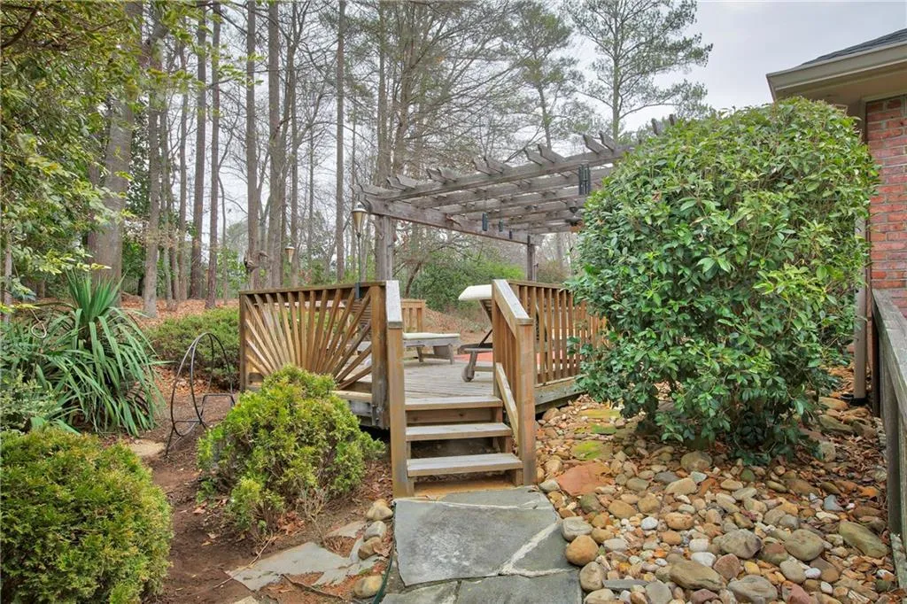 505 Riverhill Drive, Sandy Springs, Georgia 30328, 4 Bedrooms Bedrooms, ,3 BathroomsBathrooms,Residential,Sold,505 Riverhill Drive,5819149