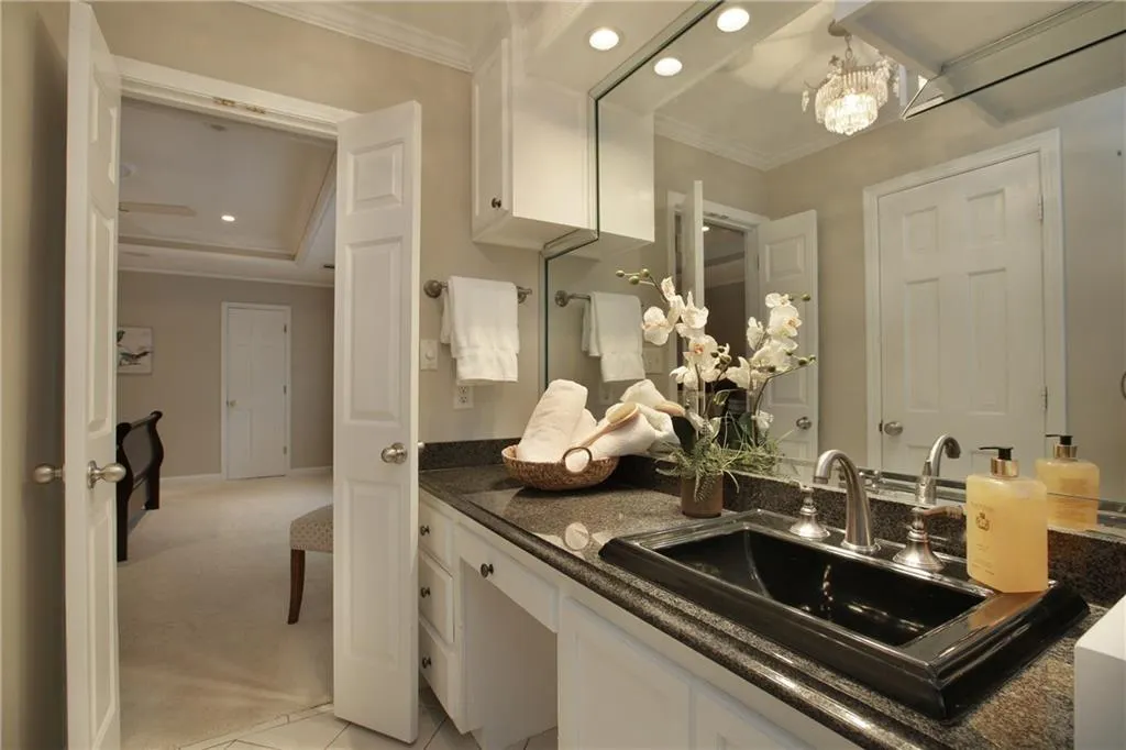 505 Riverhill Drive, Sandy Springs, Georgia 30328, 4 Bedrooms Bedrooms, ,3 BathroomsBathrooms,Residential,Sold,505 Riverhill Drive,5819149