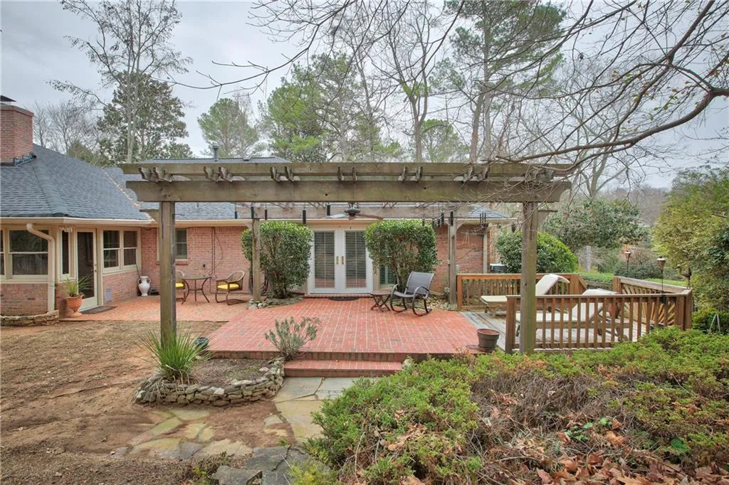 505 Riverhill Drive, Sandy Springs, Georgia 30328, 4 Bedrooms Bedrooms, ,3 BathroomsBathrooms,Residential,Sold,505 Riverhill Drive,5819149