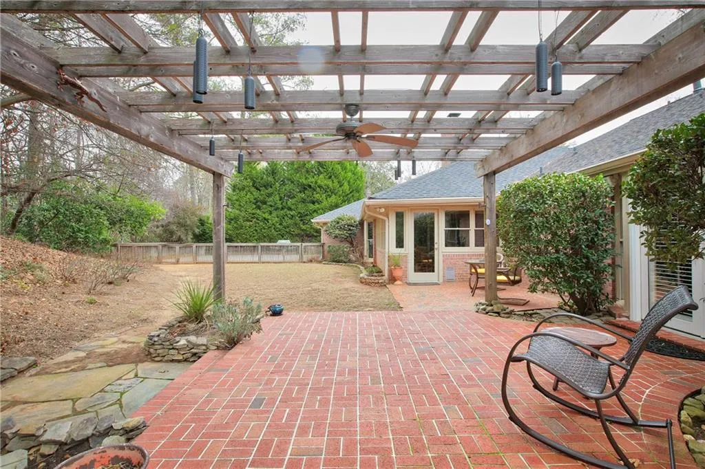 505 Riverhill Drive, Sandy Springs, Georgia 30328, 4 Bedrooms Bedrooms, ,3 BathroomsBathrooms,Residential,Sold,505 Riverhill Drive,5819149