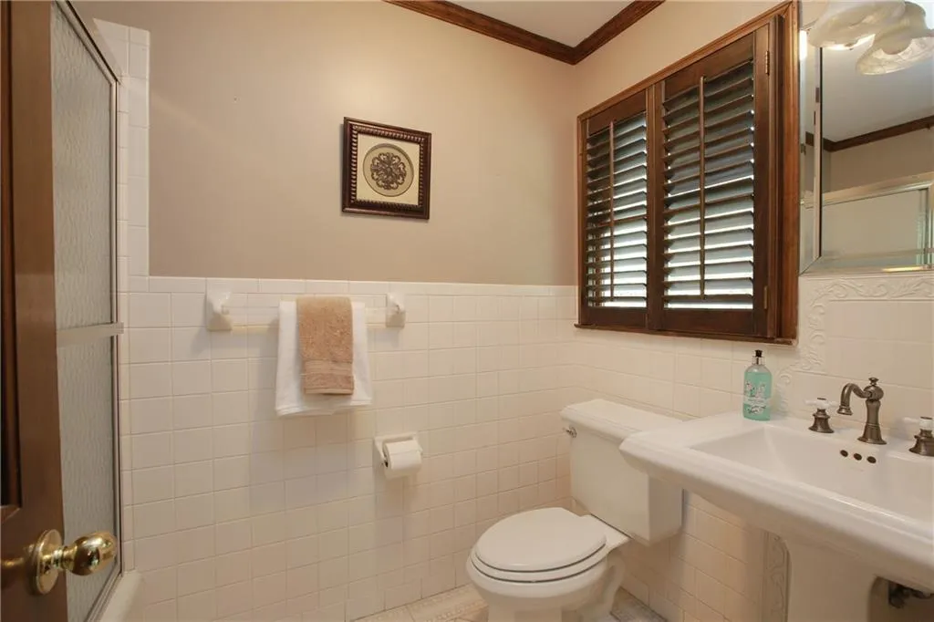 505 Riverhill Drive, Sandy Springs, Georgia 30328, 4 Bedrooms Bedrooms, ,3 BathroomsBathrooms,Residential,Sold,505 Riverhill Drive,5819149