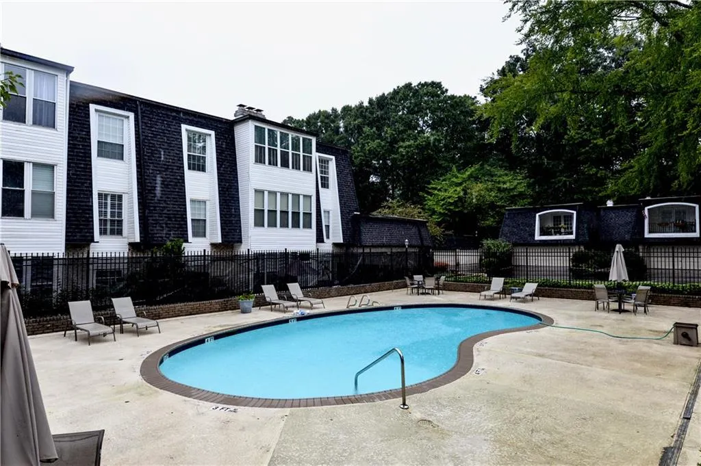 5410 Chemin De Vie, Sandy Springs, Georgia 30342, 2 Bedrooms Bedrooms, ,2 BathroomsBathrooms,Residential,Sold,5410 Chemin De Vie,6052669