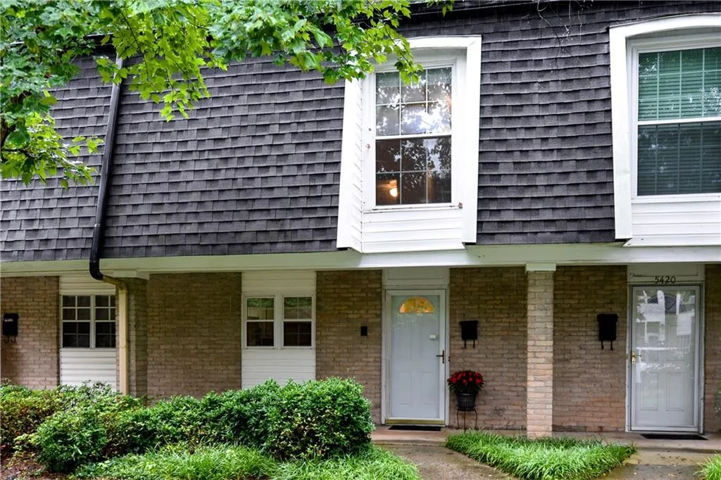 5410 Chemin De Vie, Sandy Springs, Georgia 30342, 2 Bedrooms Bedrooms, ,2 BathroomsBathrooms,Residential,Sold,5410 Chemin De Vie,6052669