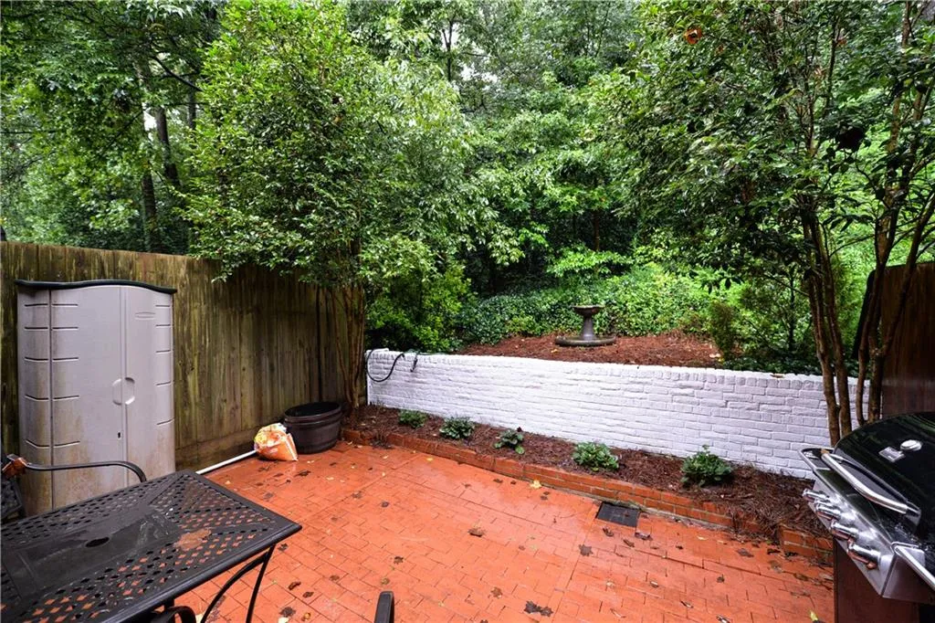 5410 Chemin De Vie, Sandy Springs, Georgia 30342, 2 Bedrooms Bedrooms, ,2 BathroomsBathrooms,Residential,Sold,5410 Chemin De Vie,6052669