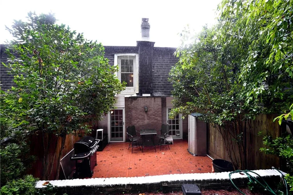 5410 Chemin De Vie, Sandy Springs, Georgia 30342, 2 Bedrooms Bedrooms, ,2 BathroomsBathrooms,Residential,Sold,5410 Chemin De Vie,6052669