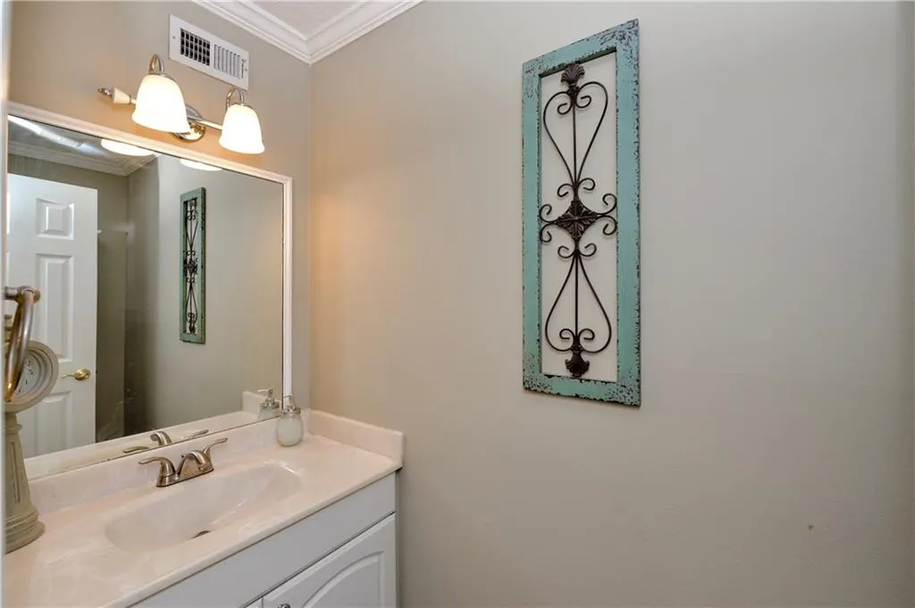 5410 Chemin De Vie, Sandy Springs, Georgia 30342, 2 Bedrooms Bedrooms, ,2 BathroomsBathrooms,Residential,Sold,5410 Chemin De Vie,6052669