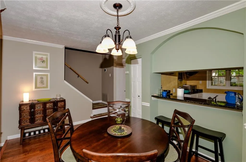 5410 Chemin De Vie, Sandy Springs, Georgia 30342, 2 Bedrooms Bedrooms, ,2 BathroomsBathrooms,Residential,Sold,5410 Chemin De Vie,6052669