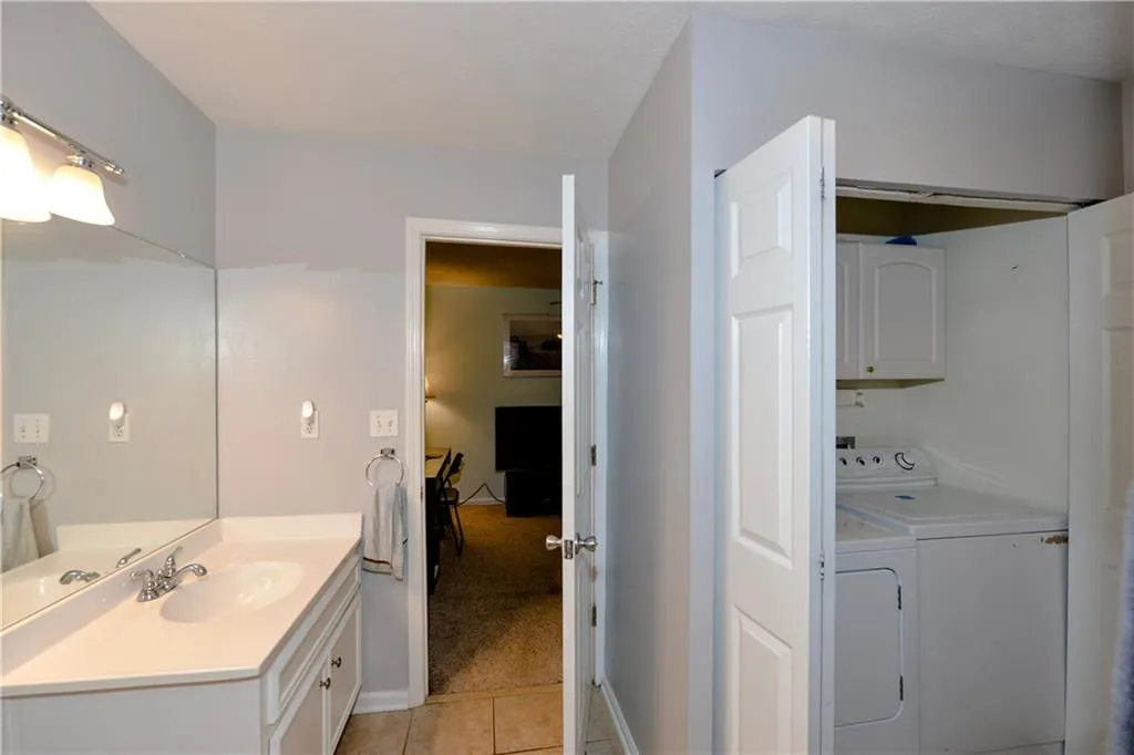 5410 Chemin De Vie, Sandy Springs, Georgia 30342, 2 Bedrooms Bedrooms, ,2 BathroomsBathrooms,Residential,Sold,5410 Chemin De Vie,6052669