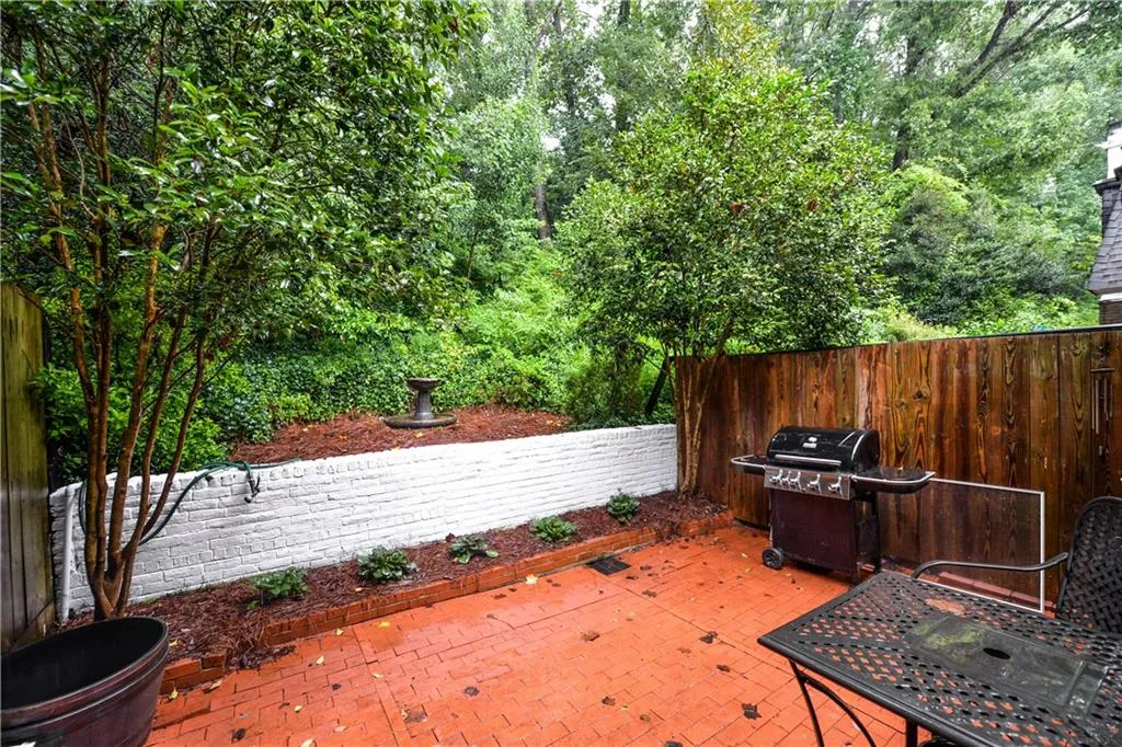 5410 Chemin De Vie, Sandy Springs, Georgia 30342, 2 Bedrooms Bedrooms, ,2 BathroomsBathrooms,Residential,Sold,5410 Chemin De Vie,6052669