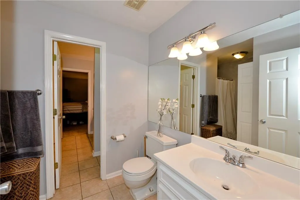 5410 Chemin De Vie, Sandy Springs, Georgia 30342, 2 Bedrooms Bedrooms, ,2 BathroomsBathrooms,Residential,Sold,5410 Chemin De Vie,6052669