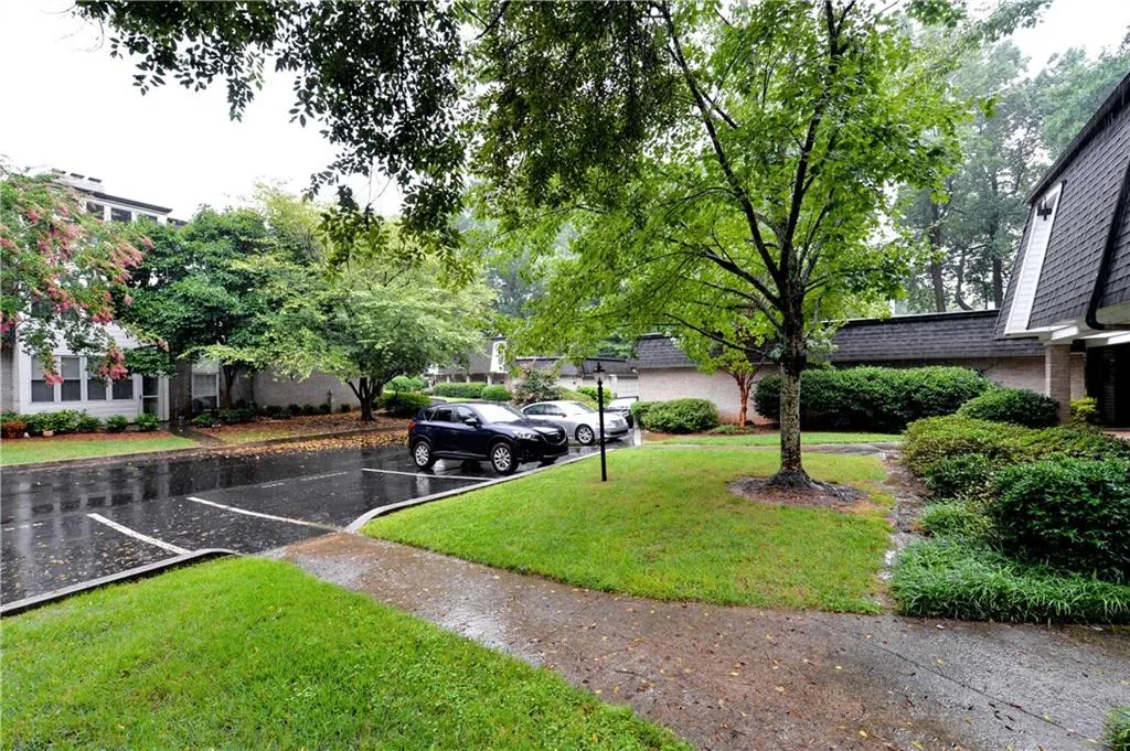 5410 Chemin De Vie, Sandy Springs, Georgia 30342, 2 Bedrooms Bedrooms, ,2 BathroomsBathrooms,Residential,Sold,5410 Chemin De Vie,6052669