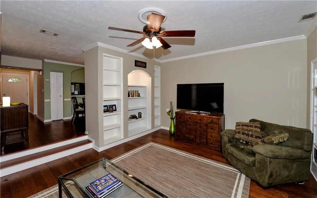 5410 Chemin De Vie, Sandy Springs, Georgia 30342, 2 Bedrooms Bedrooms, ,2 BathroomsBathrooms,Residential,Sold,5410 Chemin De Vie,6052669