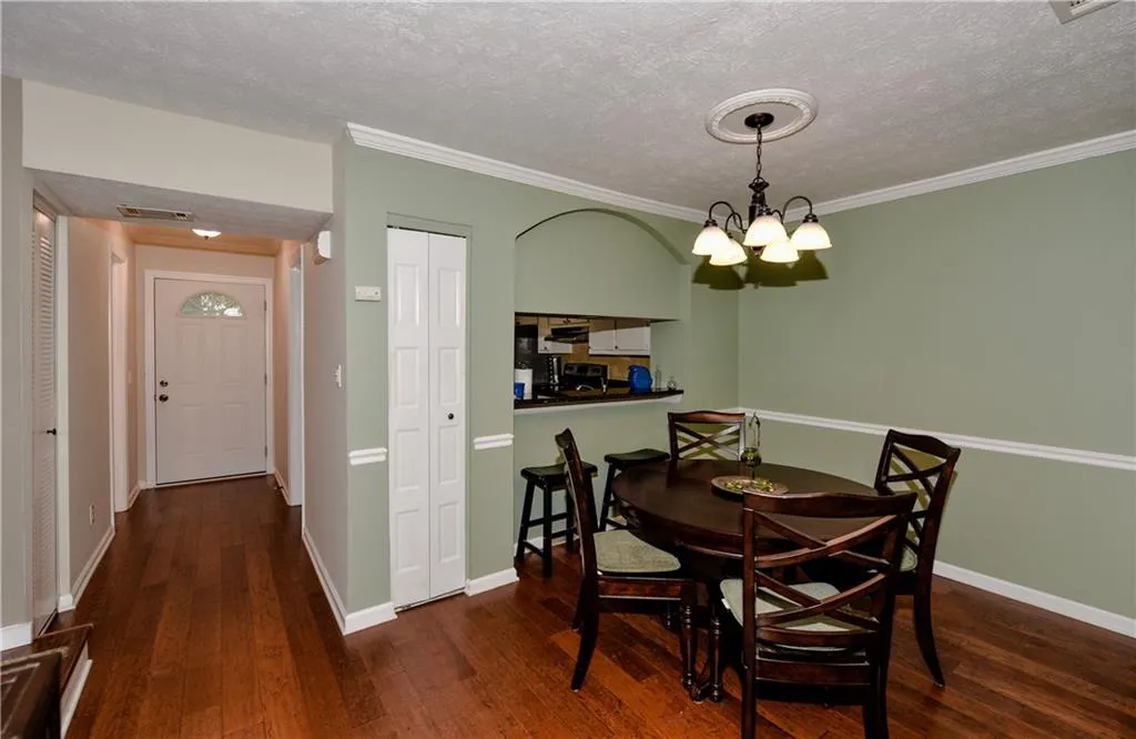 5410 Chemin De Vie, Sandy Springs, Georgia 30342, 2 Bedrooms Bedrooms, ,2 BathroomsBathrooms,Residential,Sold,5410 Chemin De Vie,6052669