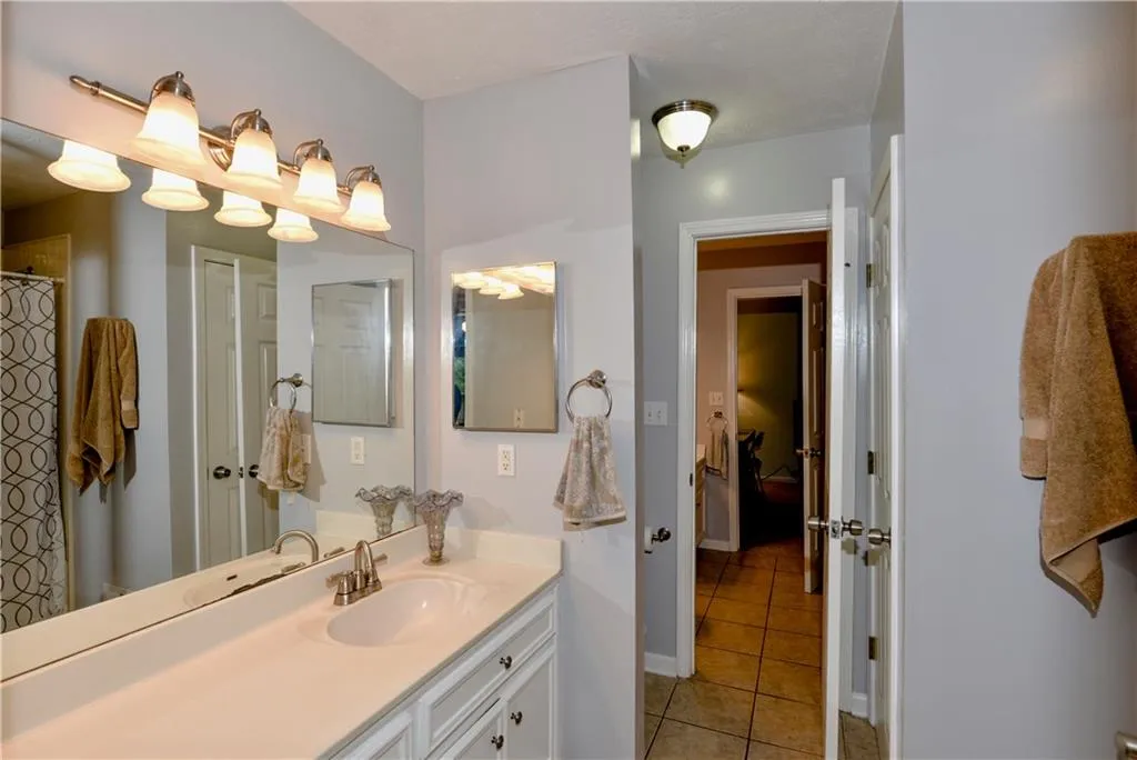 5410 Chemin De Vie, Sandy Springs, Georgia 30342, 2 Bedrooms Bedrooms, ,2 BathroomsBathrooms,Residential,Sold,5410 Chemin De Vie,6052669