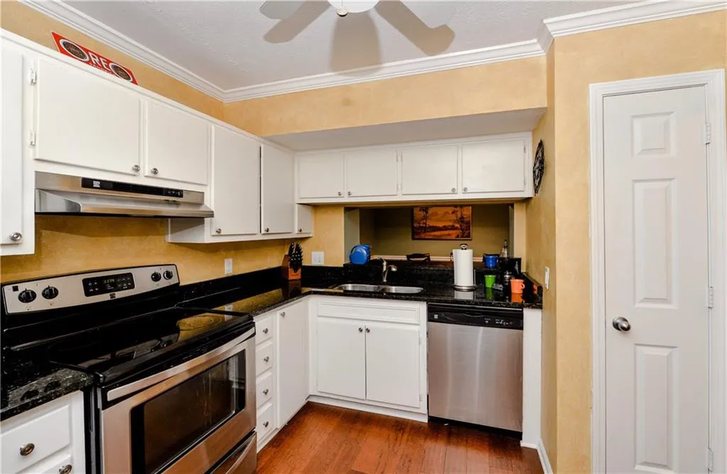 5410 Chemin De Vie, Sandy Springs, Georgia 30342, 2 Bedrooms Bedrooms, ,2 BathroomsBathrooms,Residential,Sold,5410 Chemin De Vie,6052669