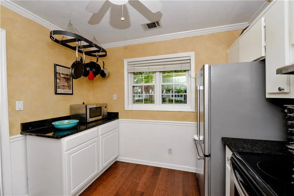 5410 Chemin De Vie, Sandy Springs, Georgia 30342, 2 Bedrooms Bedrooms, ,2 BathroomsBathrooms,Residential,Sold,5410 Chemin De Vie,6052669