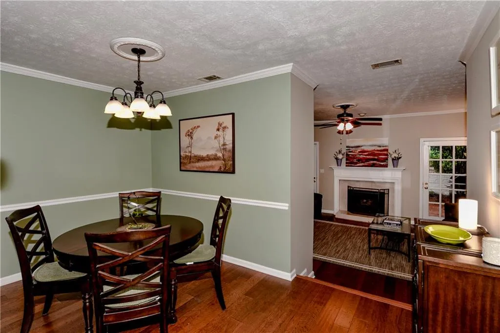 5410 Chemin De Vie, Sandy Springs, Georgia 30342, 2 Bedrooms Bedrooms, ,2 BathroomsBathrooms,Residential,Sold,5410 Chemin De Vie,6052669