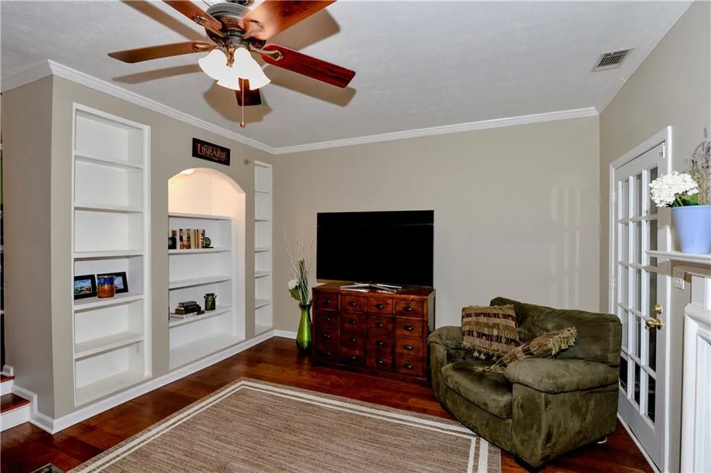 5410 Chemin De Vie, Sandy Springs, Georgia 30342, 2 Bedrooms Bedrooms, ,2 BathroomsBathrooms,Residential,Sold,5410 Chemin De Vie,6052669