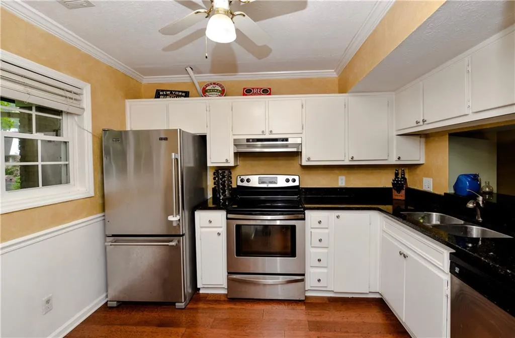 5410 Chemin De Vie, Sandy Springs, Georgia 30342, 2 Bedrooms Bedrooms, ,2 BathroomsBathrooms,Residential,Sold,5410 Chemin De Vie,6052669