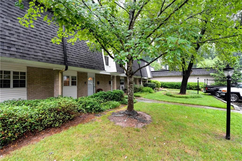 5410 Chemin De Vie, Sandy Springs, Georgia 30342, 2 Bedrooms Bedrooms, ,2 BathroomsBathrooms,Residential,Sold,5410 Chemin De Vie,6052669