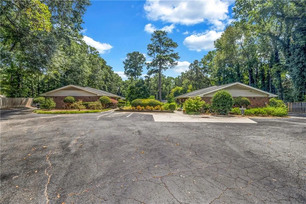 2941 Caldwell Road Ne Unit B1, Brookhaven, Georgia 30319, 2 Bedrooms Bedrooms, ,1 BathroomBathrooms,Residential,For Sale,2941 Caldwell Road Ne Unit B1,7642986