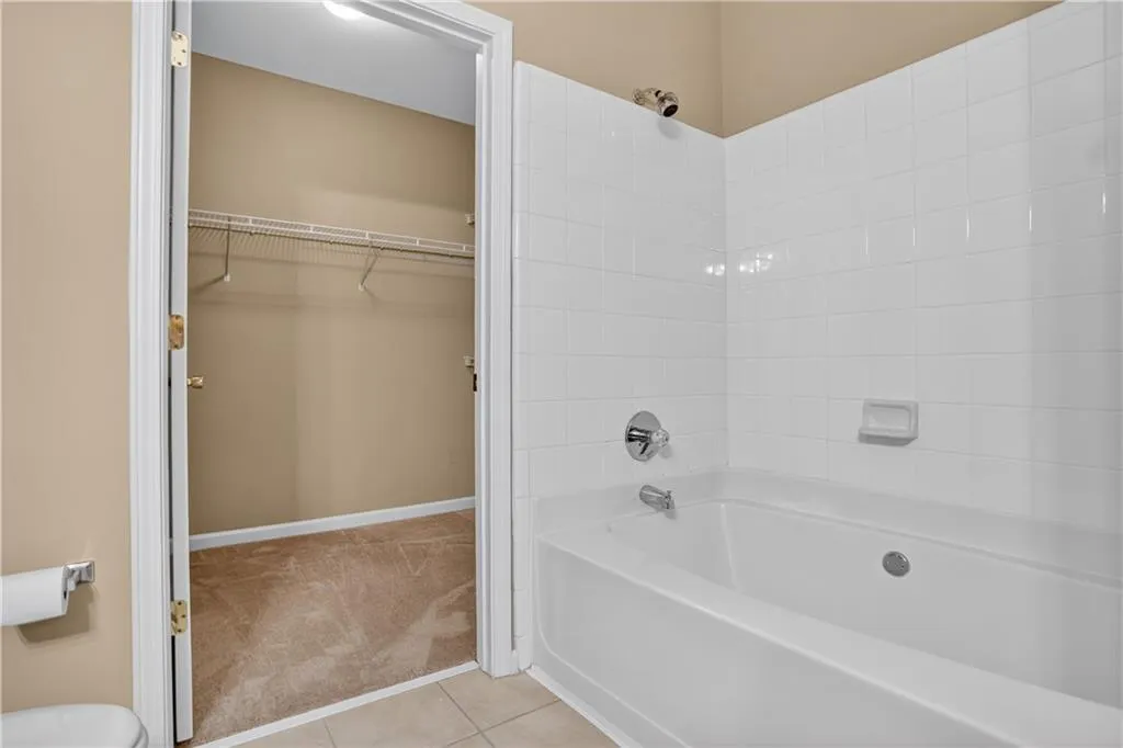 2700 Pine Tree Road N Unit 1318, Atlanta, Georgia 30324, 2 Bedrooms Bedrooms, ,2 BathroomsBathrooms,Residential,For Sale,2700 Pine Tree Road N Unit 1318,7626512