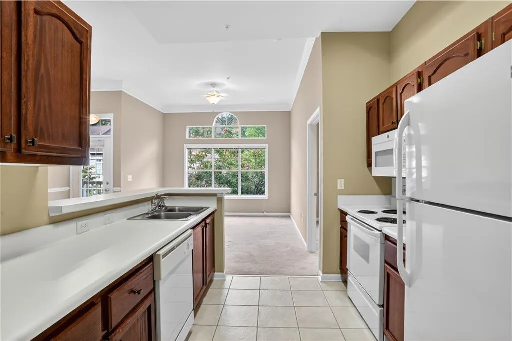 2700 Pine Tree Road N Unit 1318, Atlanta, Georgia 30324, 2 Bedrooms Bedrooms, ,2 BathroomsBathrooms,Residential,For Sale,2700 Pine Tree Road N Unit 1318,7626512