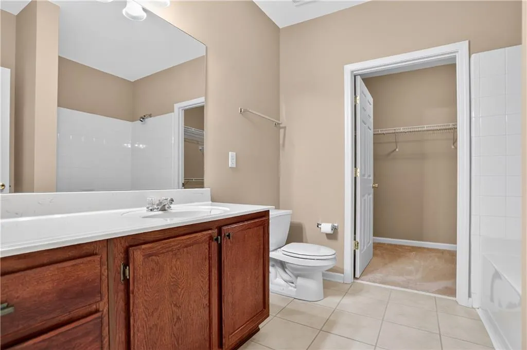 2700 Pine Tree Road N Unit 1318, Atlanta, Georgia 30324, 2 Bedrooms Bedrooms, ,2 BathroomsBathrooms,Residential,For Sale,2700 Pine Tree Road N Unit 1318,7626512